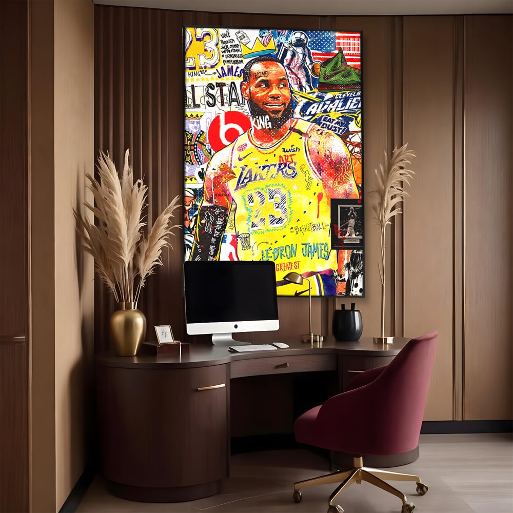 Tablou canvas cu tablou canvas cu portretul lui lebron james, in rama de aluminiu negru, pe perete intr-un birou